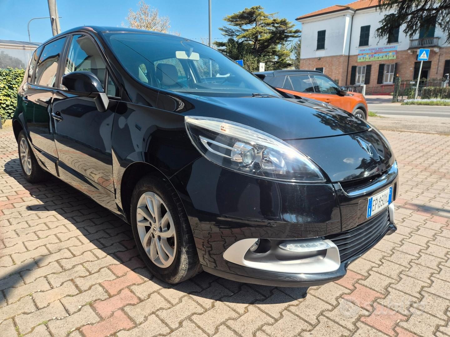 Renault Scénic XMod, nero, foto 1 di 15